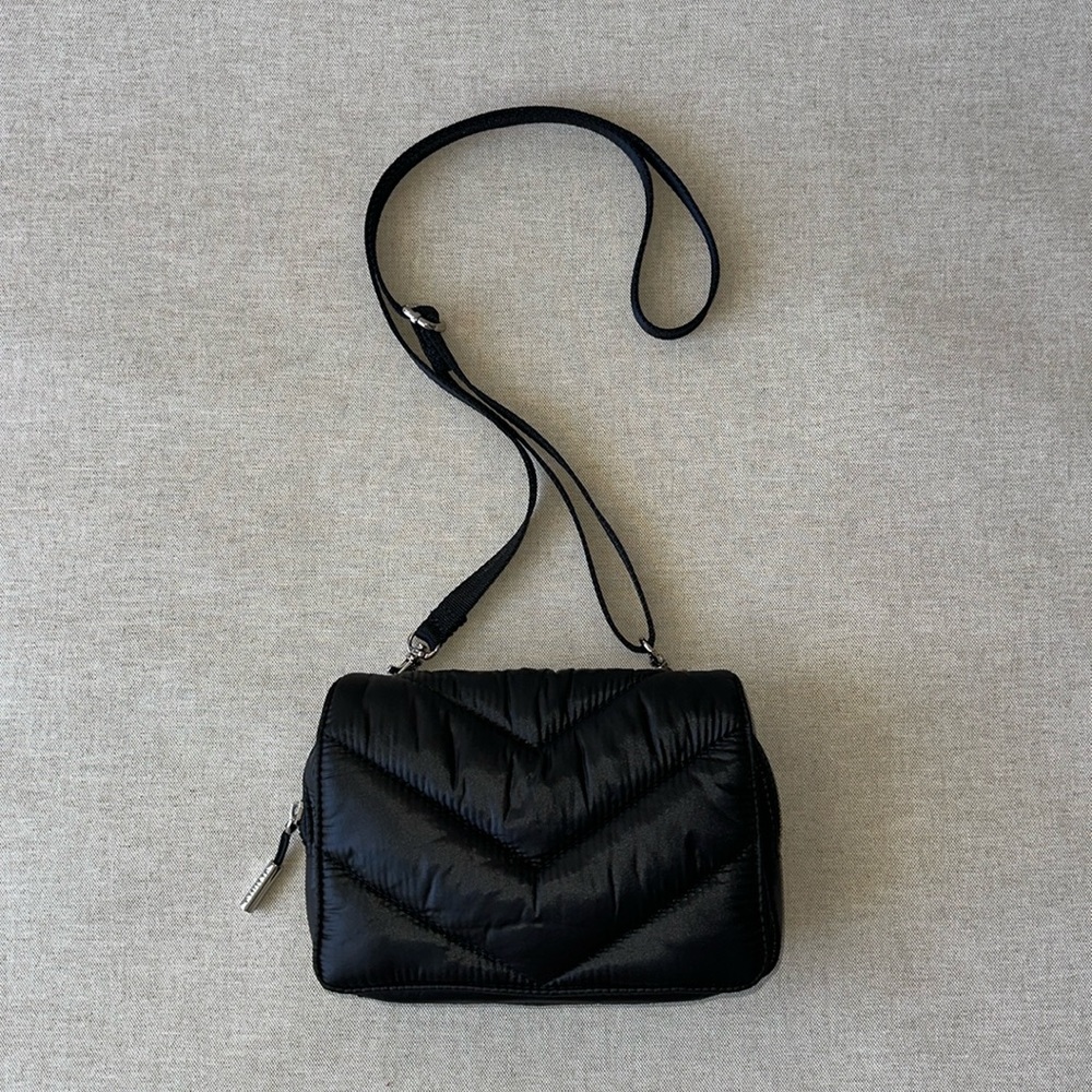 NWOT Athleta x Caraa Black Puffer Crossbody Bag
